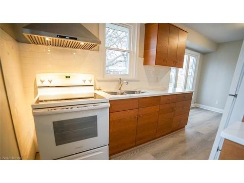 Main-22 Greenwood Avenue, Welland, ON - Indoor Photo Showing Kitchen With Double Sink