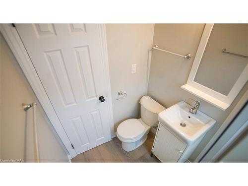 Main-22 Greenwood Avenue, Welland, ON - Indoor Photo Showing Bathroom