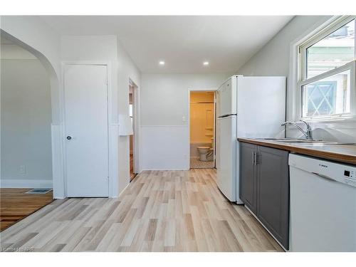 575 Steele Street, Port Colborne, ON - Indoor Photo Showing Kitchen