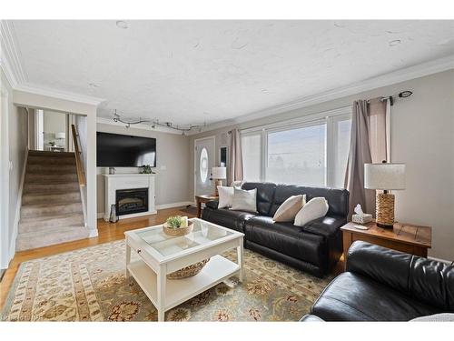 1030 Line 1 Road, Niagara-On-The-Lake, ON - Indoor Photo Showing Living Room With Fireplace
