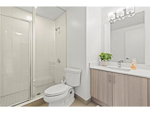 1005-550 North Service Road, Grimsby, ON - Indoor Photo Showing Bathroom