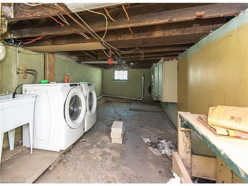16 Patsy Avenue, Welland, ON - Indoor Photo Showing Laundry Room