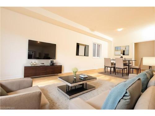 29 Huntsworth Avenue, Thorold, ON - Indoor Photo Showing Living Room