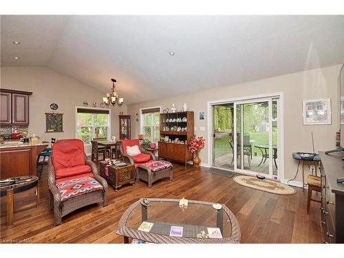 3660 Brunswick Avenue, Ridgeway, ON - Indoor Photo Showing Living Room