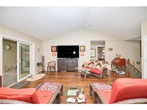 3660 Brunswick Avenue, Ridgeway, ON - Indoor Photo Showing Living Room