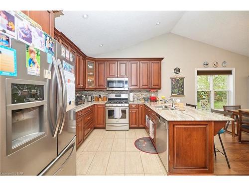 3660 Brunswick Avenue, Ridgeway, ON - Indoor Photo Showing Kitchen With Double Sink