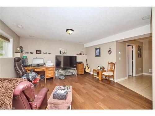 3660 Brunswick Avenue, Ridgeway, ON - Indoor Photo Showing Living Room