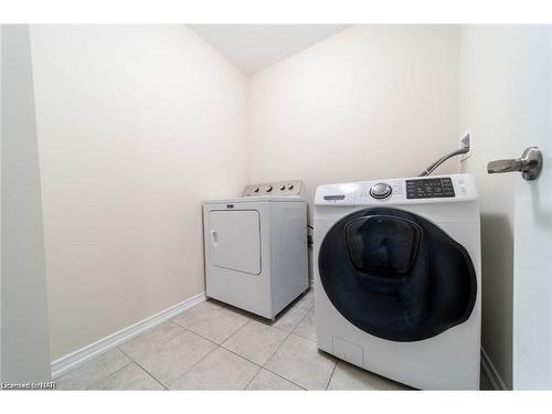 258 Esther Crescent, Thorold, ON - Indoor Photo Showing Laundry Room