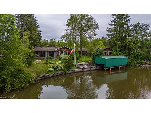 3595 Switch Road, Stevensville, ON - Outdoor With Body Of Water