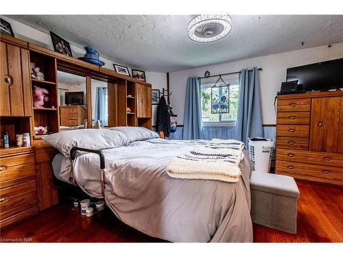 3595 Switch Road, Stevensville, ON - Indoor Photo Showing Bedroom