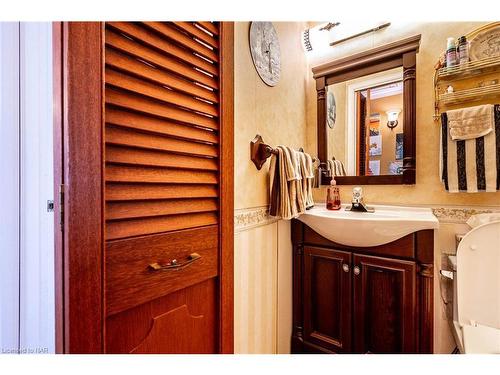 3595 Switch Road, Stevensville, ON - Indoor Photo Showing Bathroom