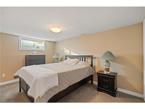 8350 Young Street, Grimsby, ON - Indoor Photo Showing Bedroom