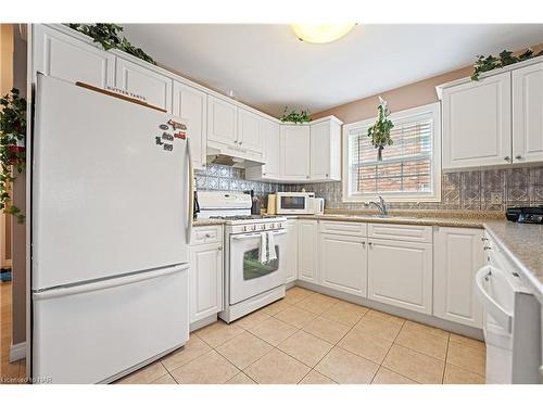 19 Portal Drive, Port Colborne, ON - Indoor Photo Showing Kitchen With Double Sink