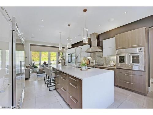 5 Melrose Drive, Niagara-On-The-Lake, ON - Indoor Photo Showing Kitchen With Upgraded Kitchen