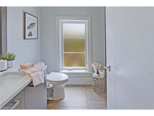 5 Melrose Drive, Niagara-On-The-Lake, ON - Indoor Photo Showing Bathroom