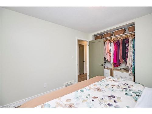 489 Linwell Road, St. Catharines, ON - Indoor Photo Showing Bedroom