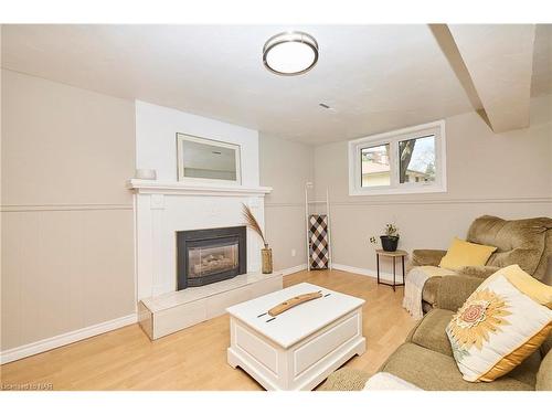 489 Linwell Road, St. Catharines, ON - Indoor Photo Showing Living Room With Fireplace