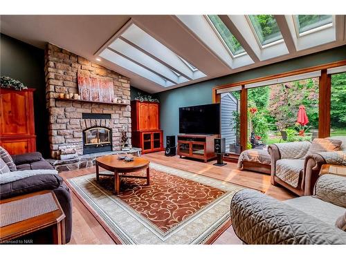 3604 Glen Elgin Drive, Jordan, ON - Indoor Photo Showing Living Room With Fireplace