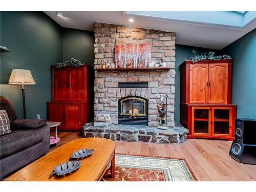 3604 Glen Elgin Drive, Jordan, ON - Indoor Photo Showing Living Room With Fireplace