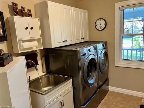 3604 Glen Elgin Drive, Jordan, ON - Indoor Photo Showing Laundry Room