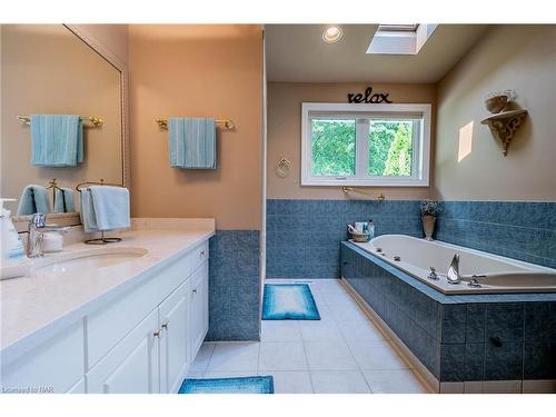 3604 Glen Elgin Drive, Jordan, ON - Indoor Photo Showing Bathroom