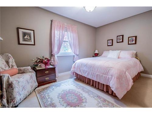 3604 Glen Elgin Drive, Jordan, ON - Indoor Photo Showing Bedroom