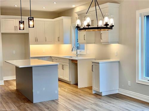 80 Homestead Drive, Niagara-On-The-Lake, ON - Indoor Photo Showing Kitchen With Upgraded Kitchen