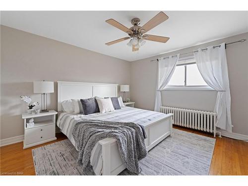 1030 Line 1 Road, Niagara-On-The-Lake, ON - Indoor Photo Showing Bedroom