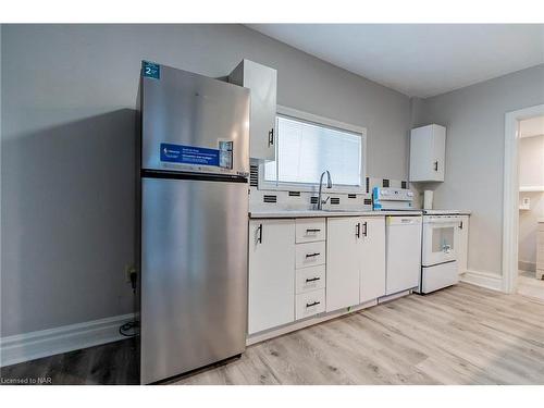 4304 Ferguson Street, Niagara Falls, ON - Indoor Photo Showing Kitchen