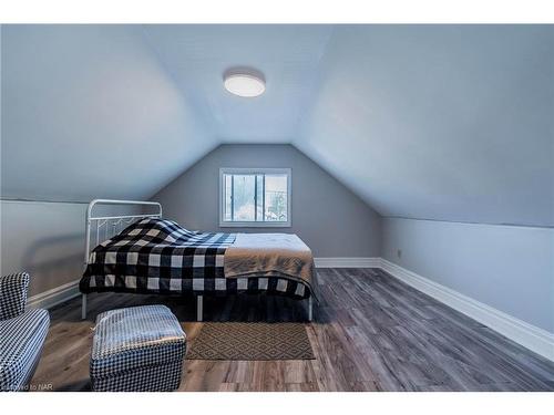 4304 Ferguson Street, Niagara Falls, ON - Indoor Photo Showing Bedroom