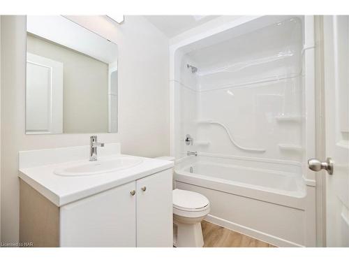 227-50 Herrick Avenue, St. Catharines, ON - Indoor Photo Showing Bathroom
