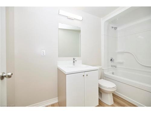 227-50 Herrick Avenue, St. Catharines, ON - Indoor Photo Showing Bathroom