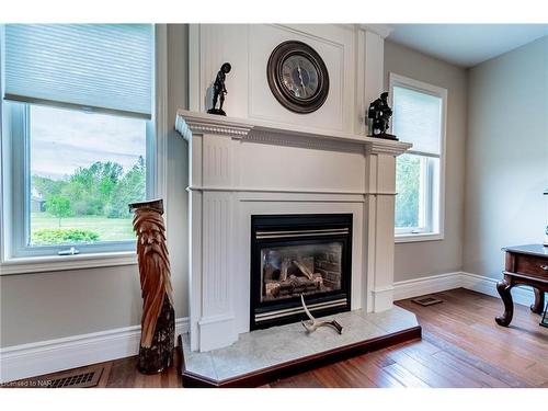 2846 Tammy Drive, Port Colborne, ON - Indoor Photo Showing Living Room With Fireplace