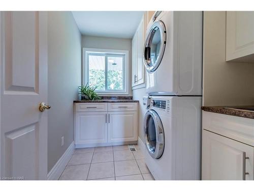 2846 Tammy Drive, Port Colborne, ON - Indoor Photo Showing Laundry Room