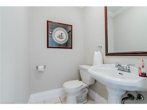 2846 Tammy Drive, Port Colborne, ON - Indoor Photo Showing Bathroom