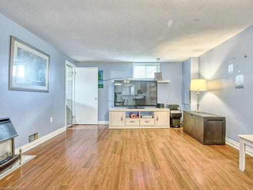 18 Whyte Avenue N, Thorold, ON - Indoor