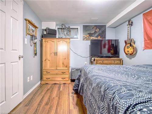 225 Taylor Street, Thorold South, ON - Indoor Photo Showing Bedroom