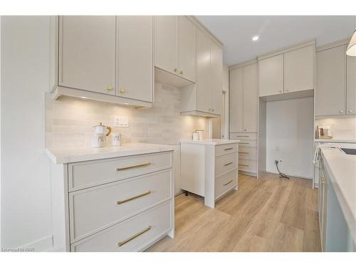 3836 Nigh Road, Fort Erie, ON - Indoor Photo Showing Kitchen With Upgraded Kitchen