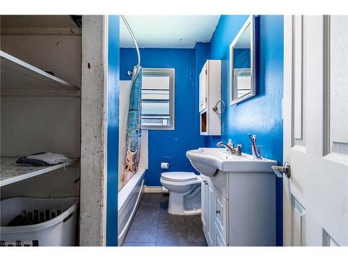 377 Davis Street, Port Colborne, ON - Indoor Photo Showing Bathroom