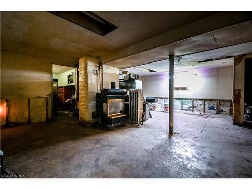 377 Davis Street, Port Colborne, ON - Indoor Photo Showing Garage