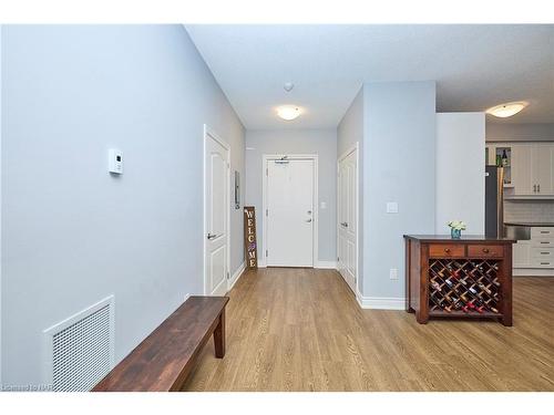 330-8111 Forest Glen Drive, Niagara Falls, ON - Indoor Photo Showing Other Room