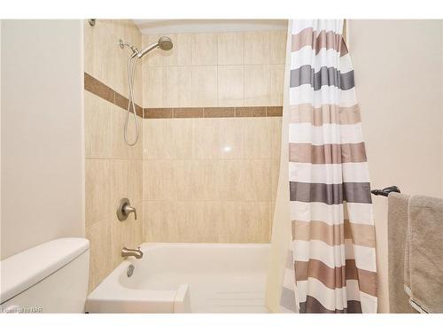 330-8111 Forest Glen Drive, Niagara Falls, ON - Indoor Photo Showing Bathroom