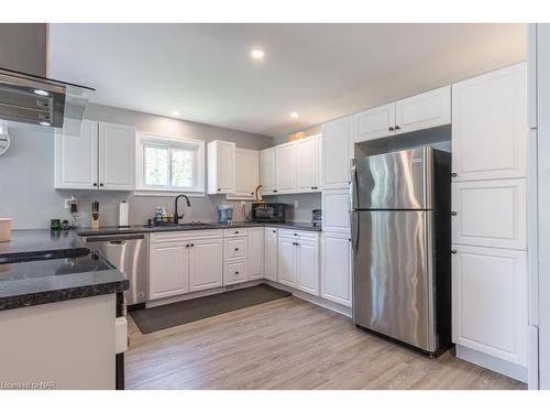 83 Murray Street, Fort Erie, ON - Indoor Photo Showing Kitchen With Stainless Steel Kitchen