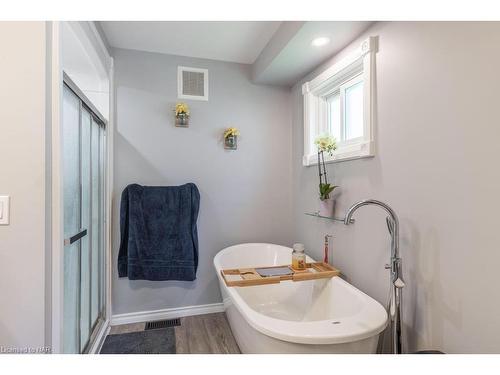 83 Murray Street, Fort Erie, ON - Indoor Photo Showing Bathroom