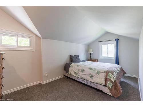 83 Murray Street, Fort Erie, ON - Indoor Photo Showing Bedroom