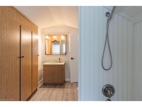 83 Murray Street, Fort Erie, ON - Indoor Photo Showing Bathroom