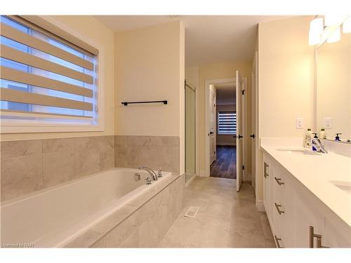 42 Beach Walk Crescent Crescent, Crystal Beach, ON - Indoor Photo Showing Bathroom