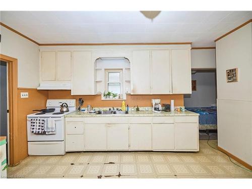 80 Courtwright Street, Fort Erie, ON - Indoor Photo Showing Kitchen With Double Sink