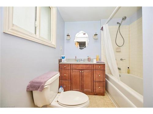 80 Courtwright Street, Fort Erie, ON - Indoor Photo Showing Bathroom