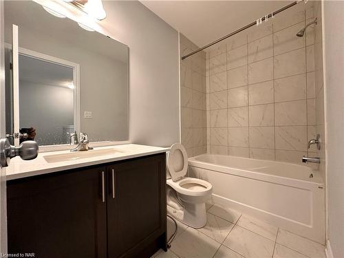 10-290 Equestrian Way, Cambridge, ON - Indoor Photo Showing Bathroom